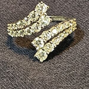 Elegant Gold and Silver Women's Ring